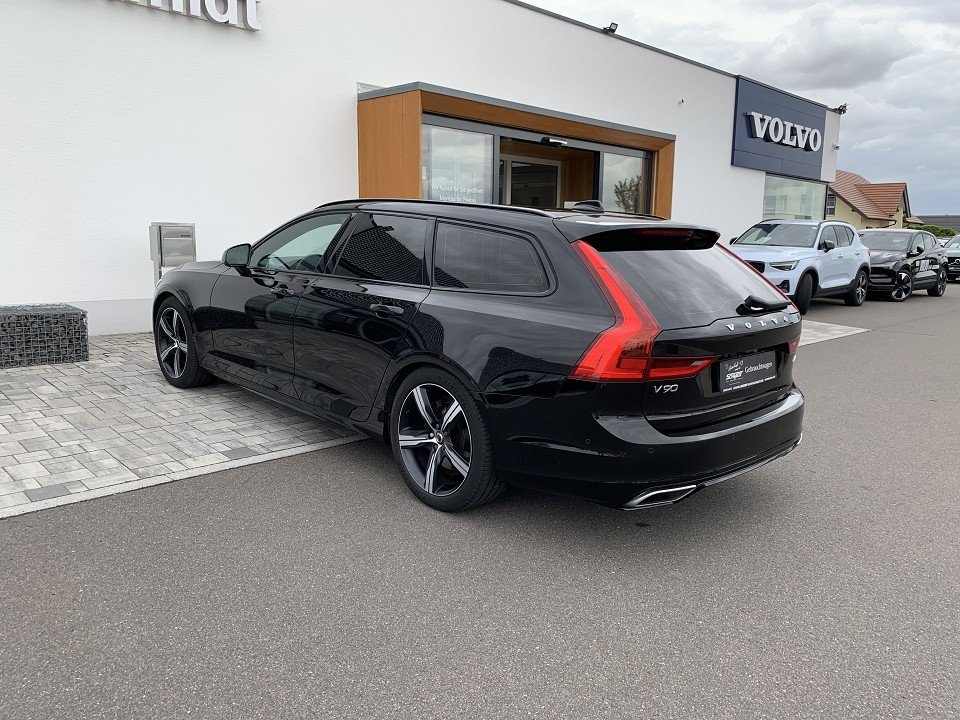 Volvo V90  