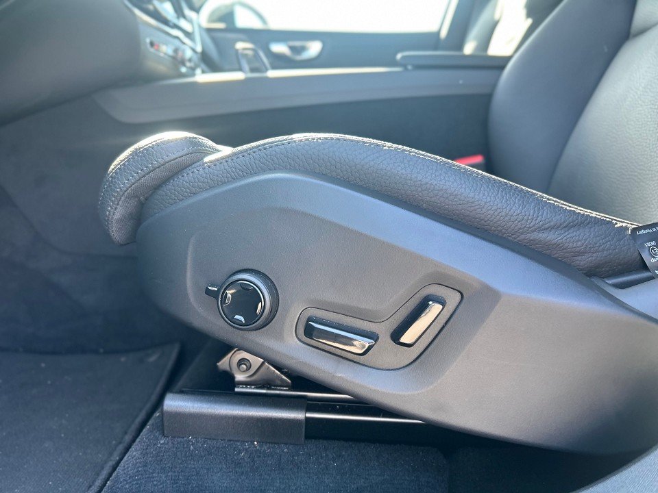 Volvo XC60 T6 Plus dark Plus Dark Recharge Plug-In Hybrid AWD  