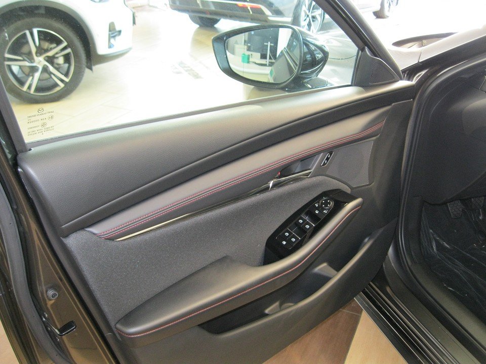 Mazda 3 2.5L e-SKYACTIV G 140ps  