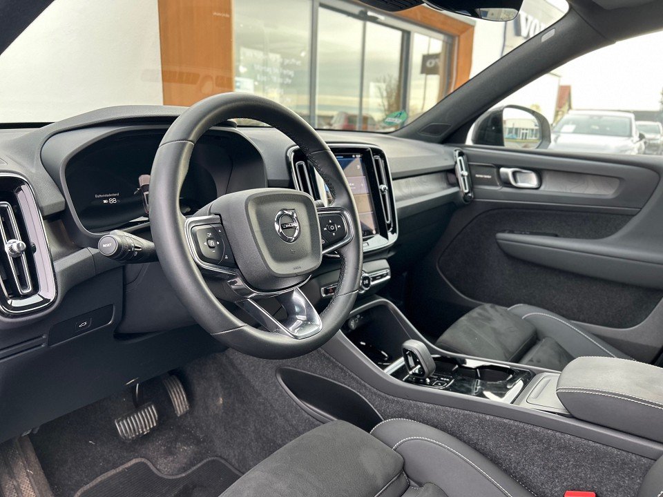 Volvo EX40 Ultra Performance Black Edition Twin Motor Performance AWD Ultra Black Edition  