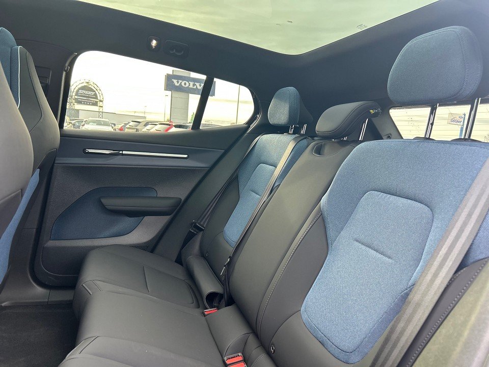 Volvo EX30 Cross Country Ultra Twin Motor EX30 Cross Country Ultra Twin Motor  