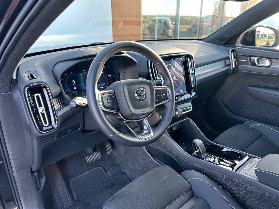 Volvo XC40 B4 Ultra Black Edition XC40 B4 Ultra Black Edition  