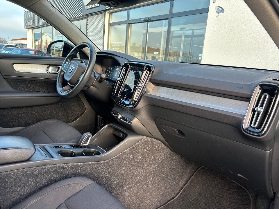 Volvo XC40T3 Momentum Pro Momentum Pro 2WD  