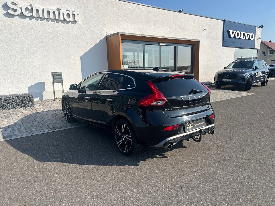 Volvo V40  