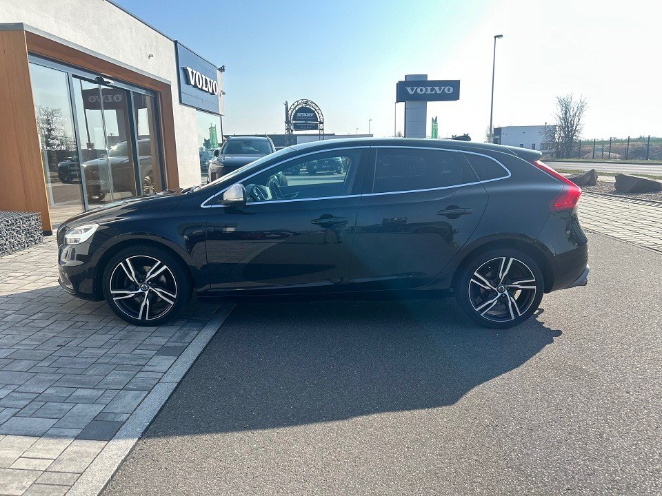 Volvo V40  