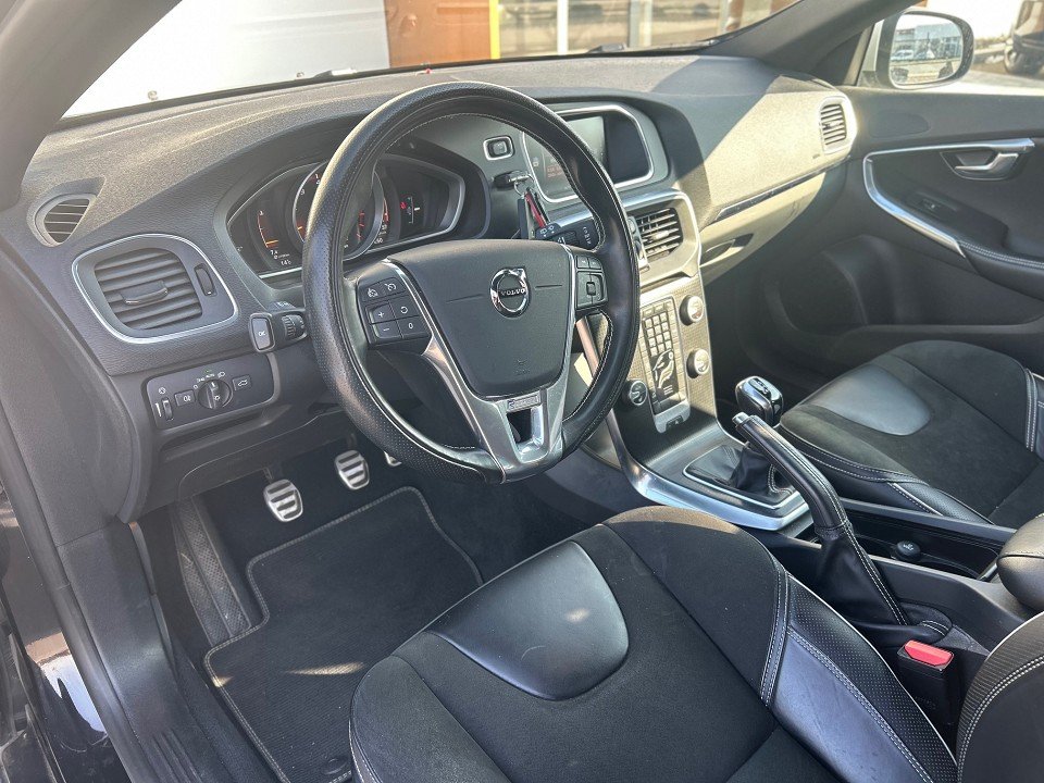 Volvo V40  