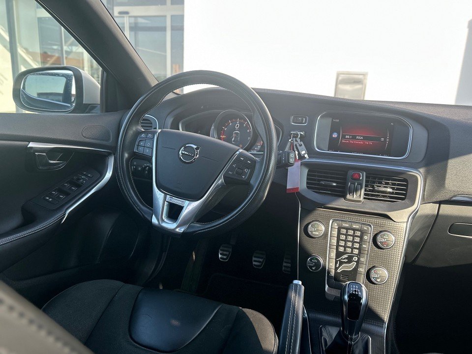 Volvo V40  