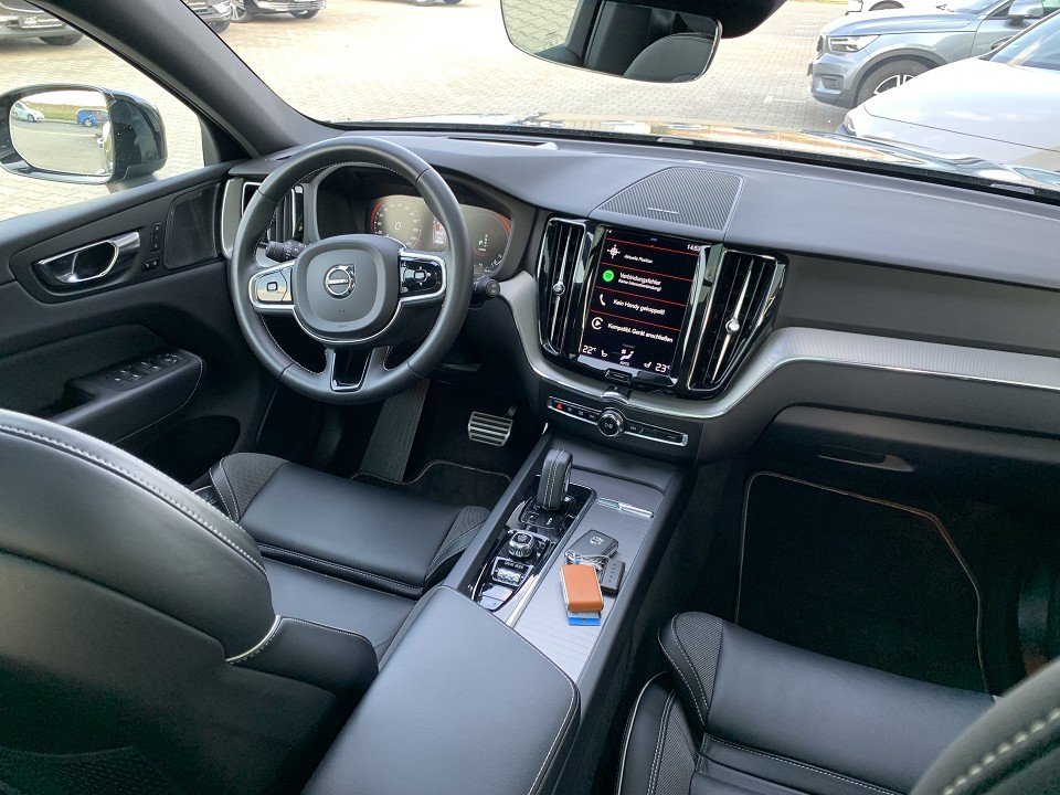 Volvo XC60 T8 AWD R-Design R Design Recharge Plug-In Hybrid AWD  