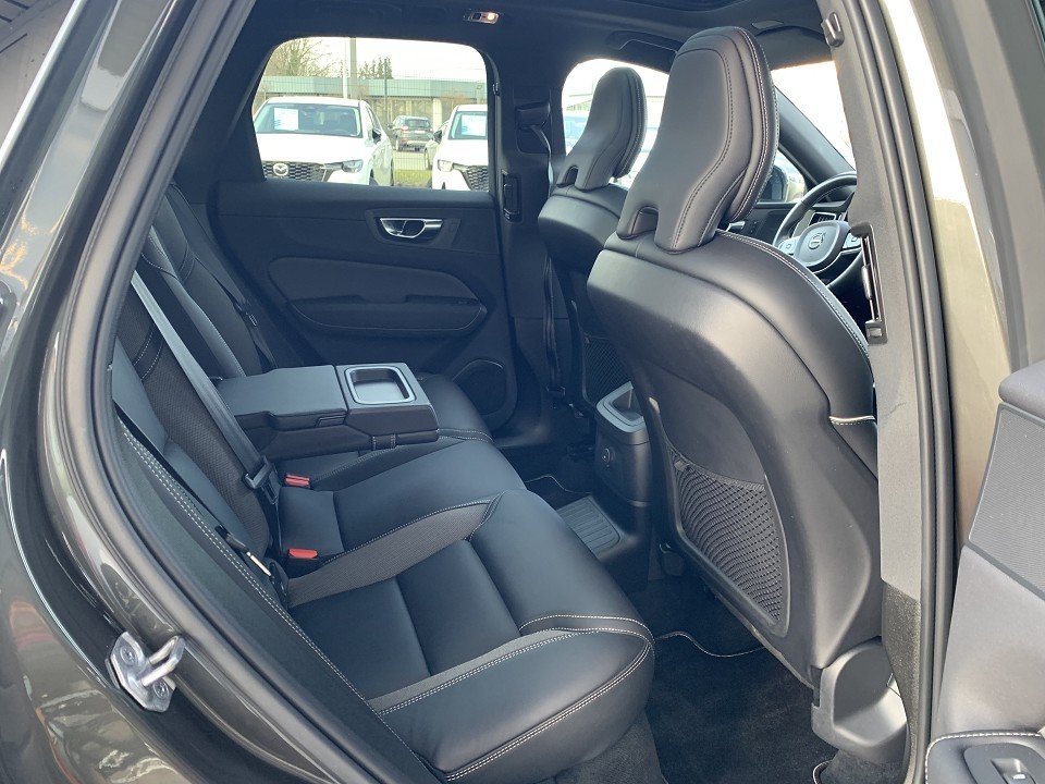 Volvo XC60 T8 AWD R-Design R Design Recharge Plug-In Hybrid AWD  