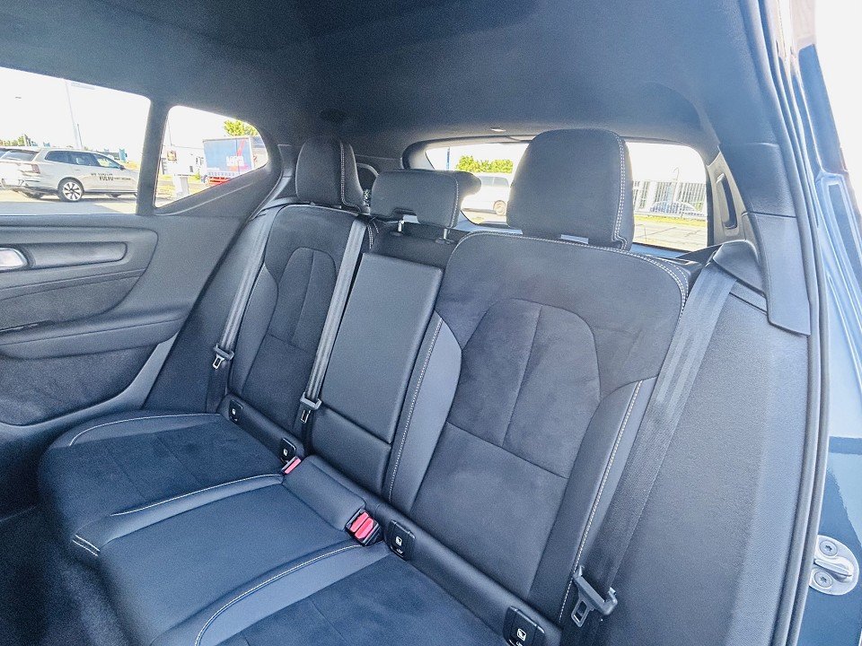 Volvo XC40 B3 Ultra Black Edition XC40 B3 Ultra Black Edition  