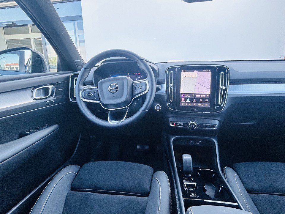 Volvo XC40 B3 Ultra Black Edition XC40 B3 Ultra Black Edition  