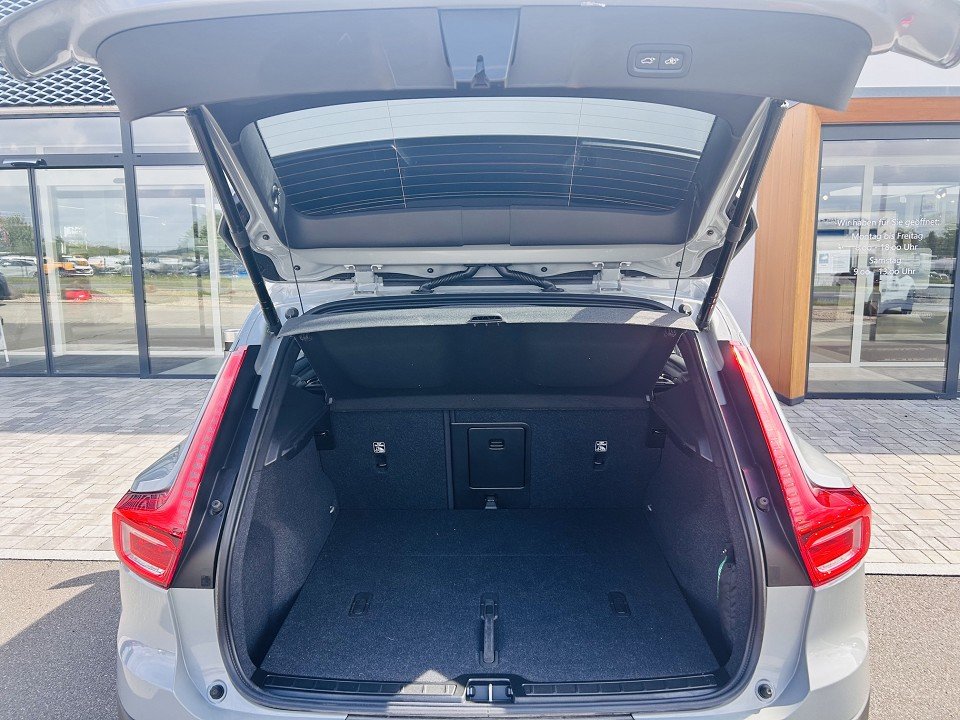 Volvo EX40 Plus Twin Motor AWD Black Edition 300 kW Twin Motor AWD Plus Black Edition